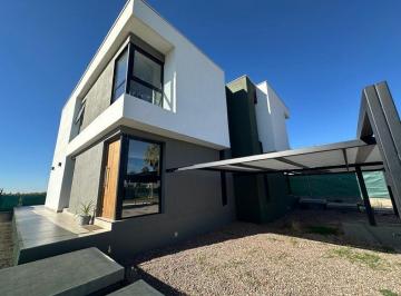 Casa · 124m² · 3 Ambientes · 1 Cochera · Duplex Ciro de Vieytes