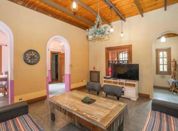 Casa · 155m² · 5 Ambientes · 1 Cochera · Venta Casa 5 Ambientes con Jardín y Garage
