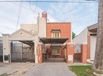 Casa · 70m² · 4 Ambientes · Venta Duplex con Cochera 2 Dormi y Patio Santa Fe