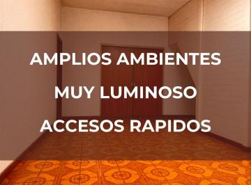 Casa · 90m² · 4 Ambientes · 1 Cochera · Venta de Casa 4 Ambientes Boulogne