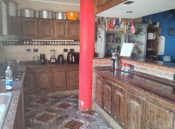Casa · 180m² · 6 Ambientes · 2 Cocheras · Venta Casa 6amb Quincho Parque Pileta Bernal Oeste