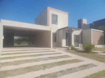 Casa · 180m² · 8 Ambientes · 4 Cocheras · Venta Exclusiva Casa Bela Vista 4 Dorm.