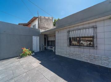 Casa · 101m² · 3 Ambientes · 1 Cochera · Venta Casa 3 Ambientes con Local San Justo