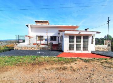 Casa · 1599m² · 7 Ambientes · 1 Cochera · Huerta Grande Chalet con Vista en Villa Parque