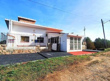 Casa · 703m² · 7 Ambientes · 1 Cochera · Huerta Grande Chalet con Vista en Villa Parque