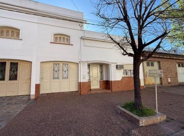 Casa · 147m² · 12 Ambientes · 1 Cochera · Venta Casa Tres Dorm a 300 m Plaza San Martin