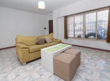 Casa · 145m² · 6 Ambientes · 2 Cocheras · Venta Casa y Departamento Patio y Terraza en Block