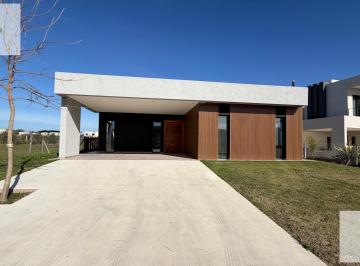 Casa · 155m² · 5 Ambientes · Casa - Santa Lucia
