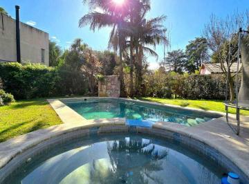 Casa · 162m² · 4 Ambientes · 2 Cocheras · Venta Casa 4amb Escobar con Pileta y Jardin
