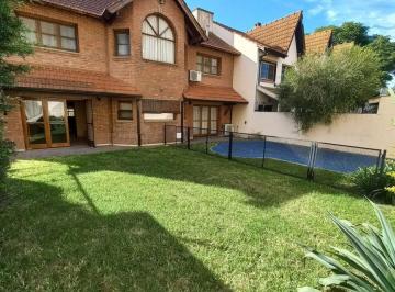 Casa · 260m² · 4 Ambientes · 3 Cocheras · Venta Chalet 4 Amb Pileta Ituzango Norte Apta Cre