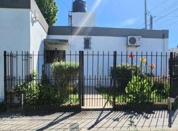 PH · 70m² · 3 Ambientes · Venta PH Tipo Casa 3 Amb con Patio en Moron