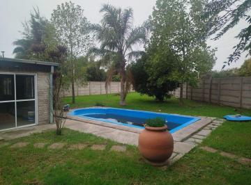 Casa · 103m² · 4 Ambientes · 1 Cochera · Venta Casa con Amplio Jardin y Pileta