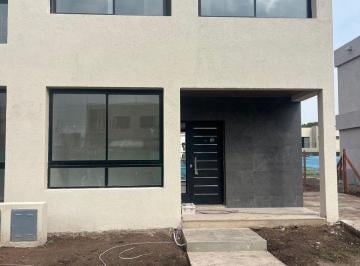 Casa · 121m² · 5 Ambientes · Venta Casa/dúplex 5 Ambientes Spring Park Pilar