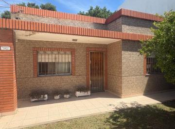 Casa · 300m² · 3 Ambientes · Venta Casa con Locales y Depto en San Miguel