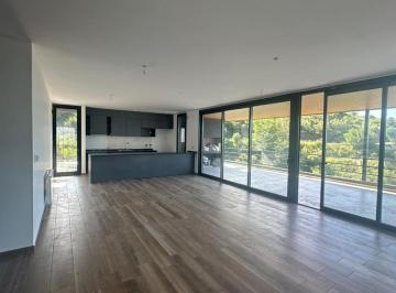 Casa · 240m² · 6 Ambientes · 2 Cocheras · Casa en Venta en La Deseada