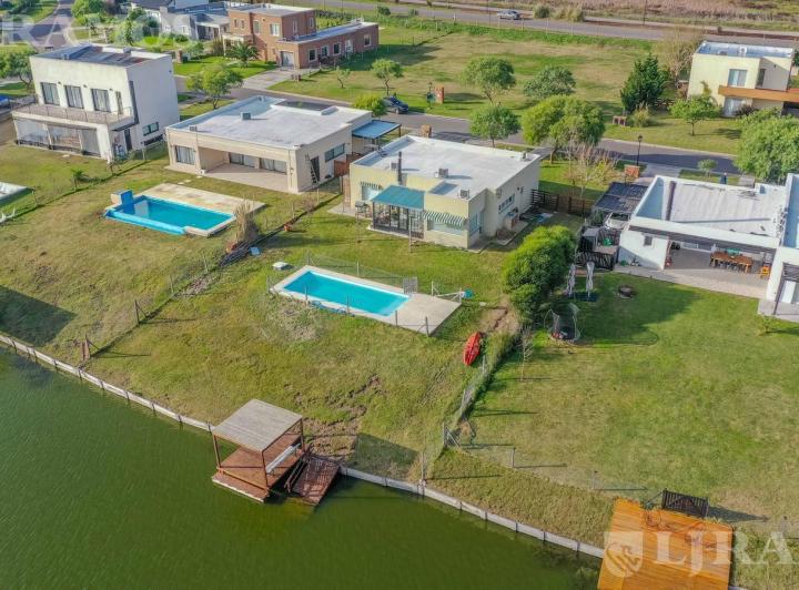 Casa · 149m² · 5 Ambientes · 3 Cocheras