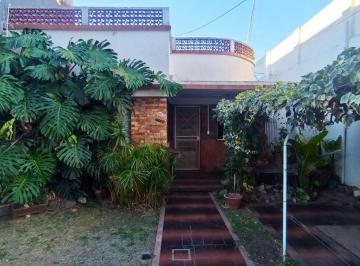 Casa · 115m² · 3 Ambientes · 1 Cochera · Venta Permuta Casa C/cochera Caseros a Refaccionar