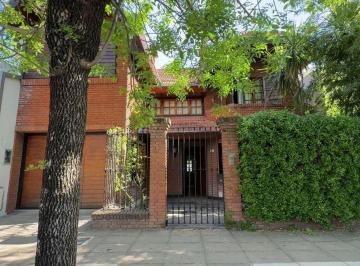 Casa · 197m² · 4 Ambientes · 2 Cocheras · Casa Mas Lote Lindero en Venta. Hurlingham