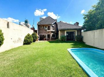 Casa · 242m² · 4 Ambientes · 2 Cocheras · Venta Casa 4 Amb - Parque y Pileta - Ramos Mejía