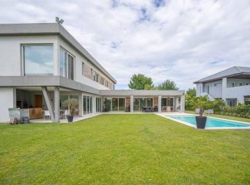 Casa · 311m² · 7 Ambientes · Casa Venta 6 Ambientes Terravista Fondo Laguna