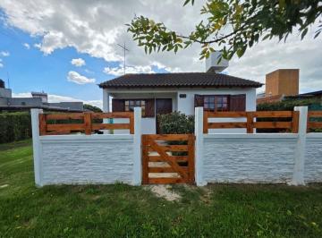 Casa · 43m² · 2 Ambientes · 1 Cochera · Casa en PH con Cochera en Frente Mar