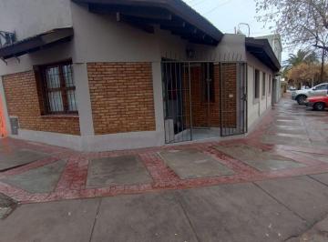 Casa · 91m² · 5 Ambientes · 1 Cochera · Hermosa Casa Esquina en Venta, Godoy Cruz