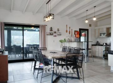 Casa · 142m² · 4 Ambientes · 2 Cocheras · Casa 4 Ambientes en Venta en San Lucas Canning