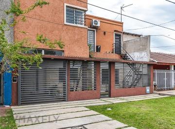 Casa · 161m² · 6 Ambientes · 3 Cocheras · Venta Casa Depto Bloque 6 Amb 3 Cocheras Temperley