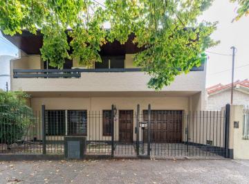 Casa · 253m² · 6 Ambientes · 2 Cocheras · Casa 6 Ambientes Venta Lomas de Zamora Pileta