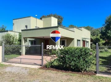 Casa · 237m² · 7 Ambientes · 2 Cocheras · Venta de Casa en San Lorenzo - Salta