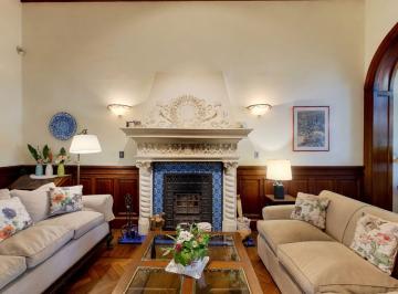 Casa · 232m² · 7 Ambientes · 1 Cochera · Venta Casa Neocolonial Nuñez - Jardin 200 m² C/pileta
