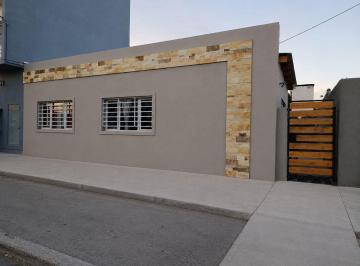 Casa · 62m² · 3 Ambientes · Casa Centrica 3 Ambientes, con Potencial Comercial