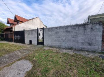 Casa · 85m² · 3 Ambientes · 1 Cochera · Casa Venta 3 Ambientes Lote Propio Banfield