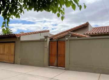 Casa · 259m² · 7 Ambientes · 2 Cocheras · Gran Oportunidad de Inversion en Carrodilla