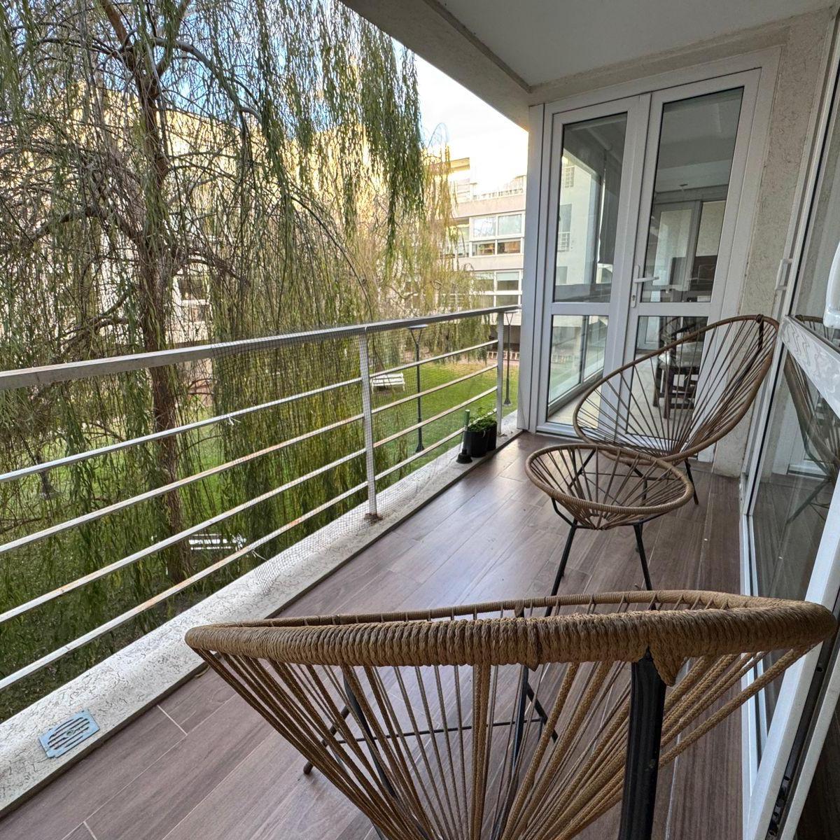 Depto 3 amb, 60m² con balcón y vista al parque — Impecable en el Centro