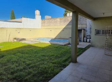 Casa de 4 ambientes, Esteban Echeverría · Casa en Venta a Reciclar con Pileta y Lote Propio en Luis Guillón – 4 Amb con Potencial