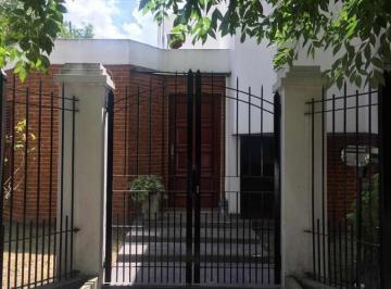 Casa · 180m² · 4 Ambientes · 2 Cocheras · Casa en Venta - 3 Dorm. 2 Baños 2 Cocheras - 200 m² - Monte Grande