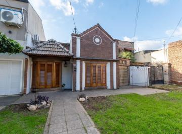 Casa · 77m² · 4 Ambientes · Casa de 2 Dorm. en Venta