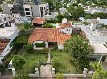 Foto · Casa en Venta en Cerro de Las Rosas 822 m de Terreno, Pileta, 4 Dorm. y Excelente Ubicación