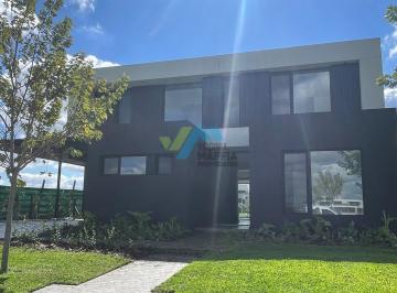 Casa · 370m² · 7 Ambientes · 2 Cocheras · Casa en Alquiler en Costas, Puertos, Escobar