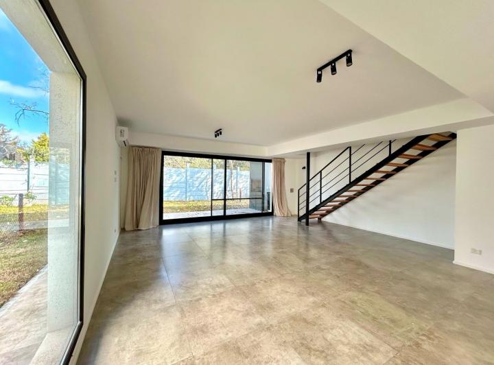 Casa · 145m² · 4 Ambientes · 2 Cocheras