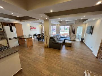 Casa · 230m² · 6 Ambientes · 1 Cochera · Casa 6 Ambientes en Venta con Piscina, Cochera y Playroom en Sarandi