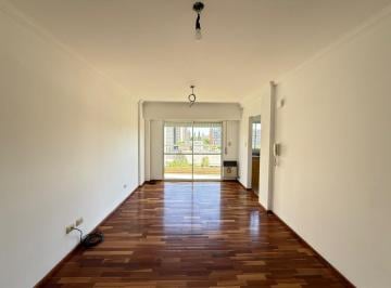 Departamento · 40m² · 2 Ambientes · Semipiso 1 Dormitorio con Doble Balcón. Excelente Estado.