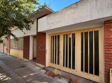 Casa · 180m² · 4 Ambientes · 1 Cochera · Casa en Venta Bº General Bustos