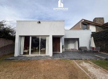 Casa · 150m² · 3 Dormitorios · 2 Cocheras · Openhouse Vende Casa en Planta Baja en Barrio Lomas de Terrada.