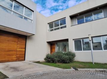 Casa · 213m² · 4 Ambientes · 1 Cochera · Casa de 3 Dorm. en Venta Housing Villa Belgrano