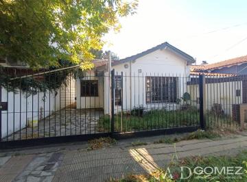 Casa · 131m² · 3 Ambientes · 1 Cochera · Casa en Martinez 3 Amb y Patio