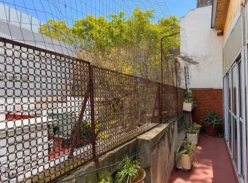 PH · 127m² · 4 Ambientes · Venta PH 207 m. C/quincho y Balcon. Flores