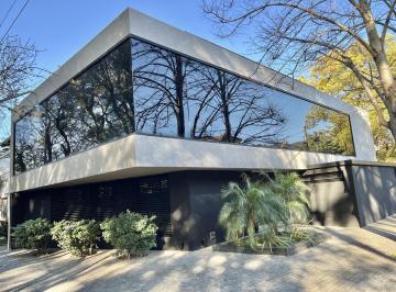 Casa · 312m² · 5 Ambientes · 2 Cocheras · Impecable Casa de Diseño en Venta Ubicada en Martínez, San Isidro.