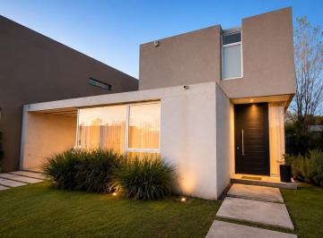 Casa · 177m² · 6 Ambientes · 2 Cocheras · Venta Casa 4 Dorm - Parque - Pileta - Calle 10 E/ 461 y 462 - El Quimilar - City Bell - La Plata
